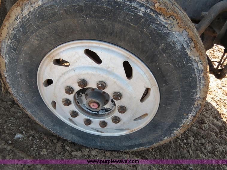 image for item B4653 1996 Freightliner FLD120 semi truck