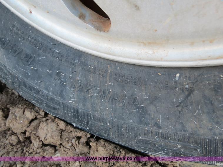 image for item B4653 1996 Freightliner FLD120 semi truck