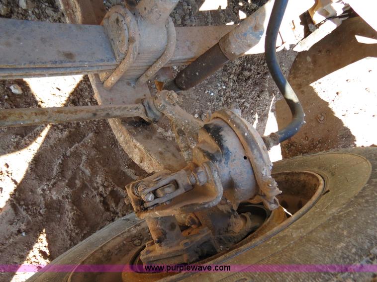 image for item B4653 1996 Freightliner FLD120 semi truck