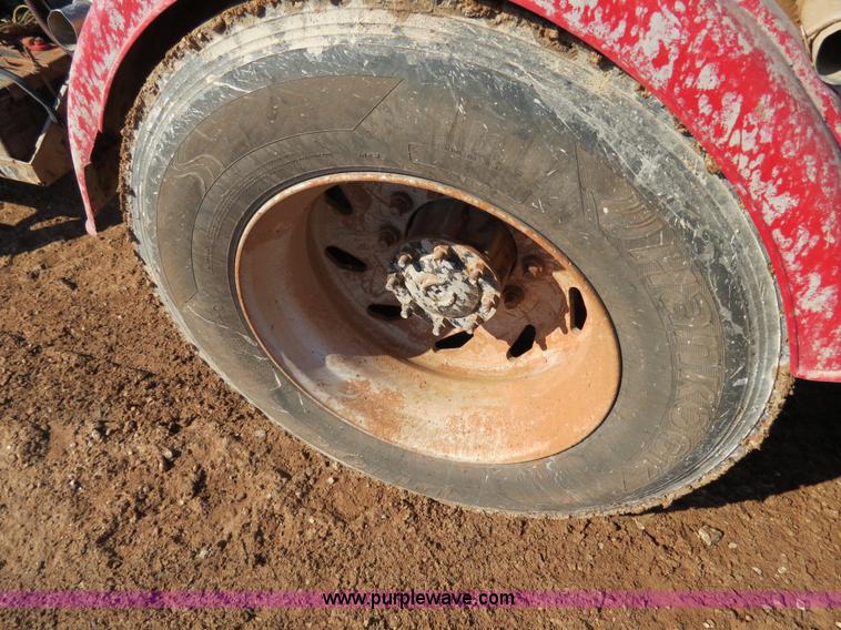 image for item B4653 1996 Freightliner FLD120 semi truck