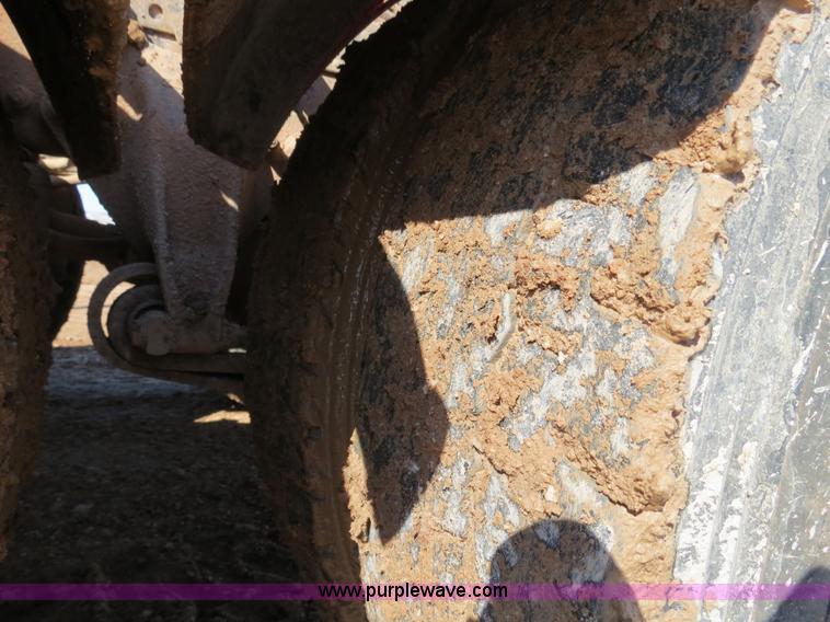 image for item B4653 1996 Freightliner FLD120 semi truck