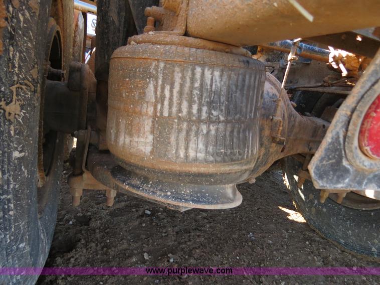 image for item B4653 1996 Freightliner FLD120 semi truck