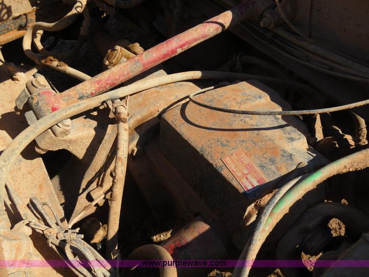 image for item B4653 1996 Freightliner FLD120 semi truck