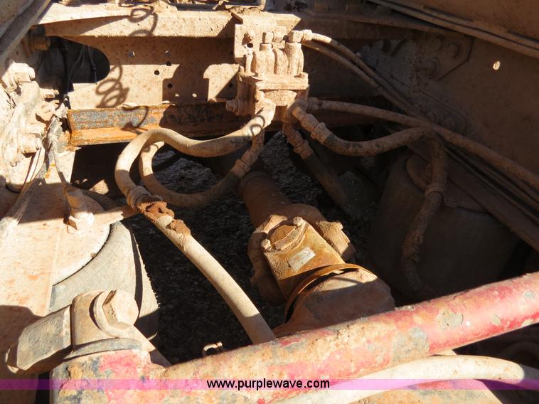 image for item B4653 1996 Freightliner FLD120 semi truck