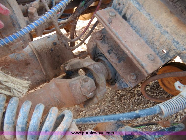 image for item B4653 1996 Freightliner FLD120 semi truck