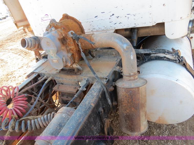 image for item B4653 1996 Freightliner FLD120 semi truck