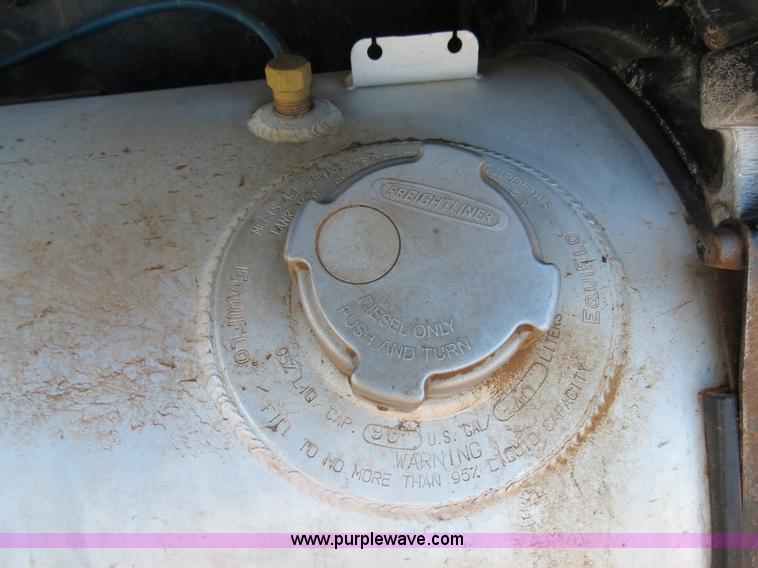 image for item B4653 1996 Freightliner FLD120 semi truck