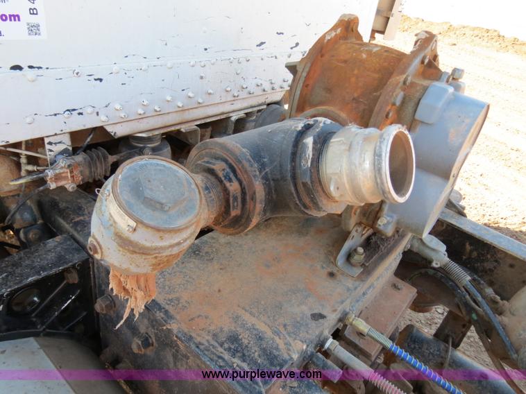 image for item B4653 1996 Freightliner FLD120 semi truck