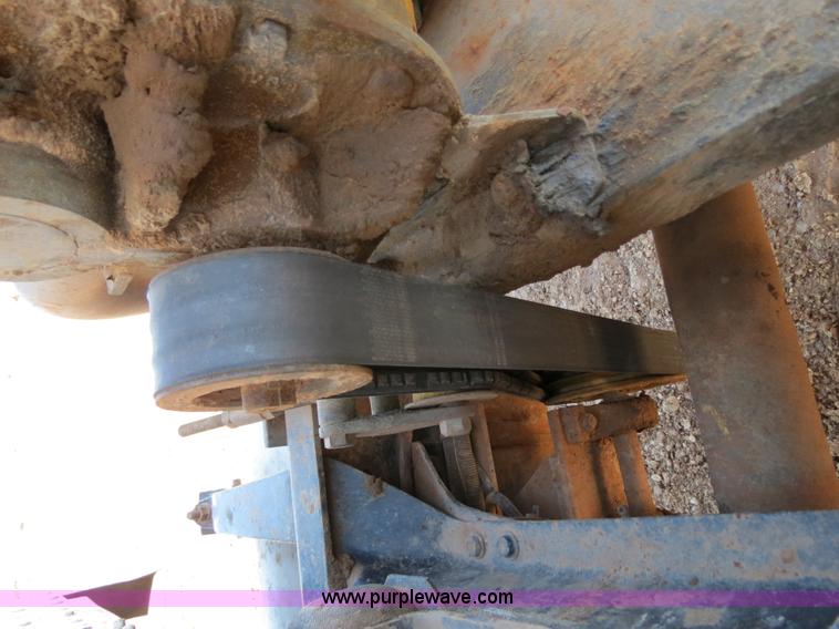 image for item B4653 1996 Freightliner FLD120 semi truck