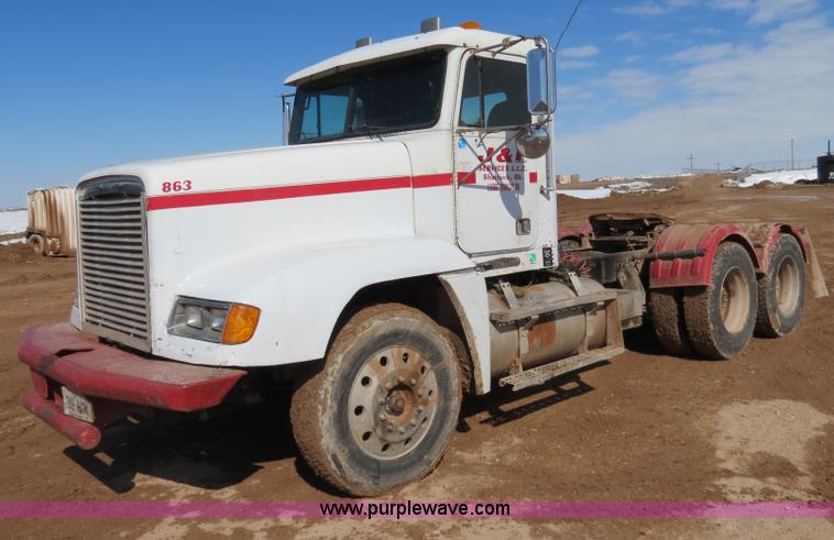 image for item B4654 1995 Freightliner FLD120 semi truck