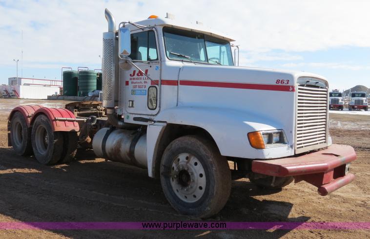 image for item B4654 1995 Freightliner FLD120 semi truck