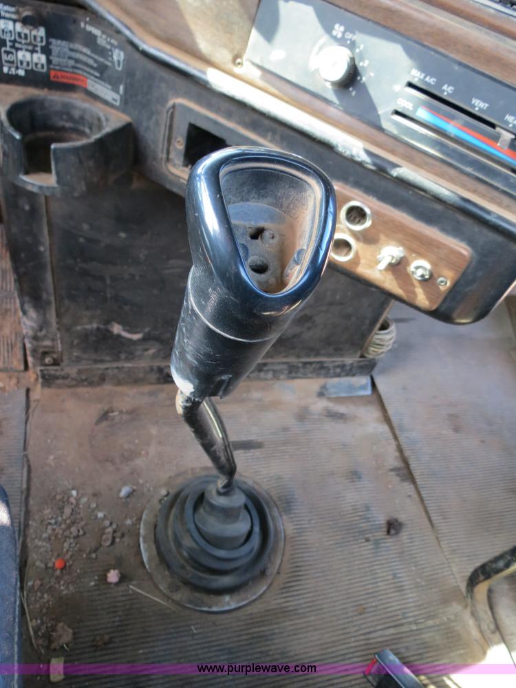 image for item B4654 1995 Freightliner FLD120 semi truck