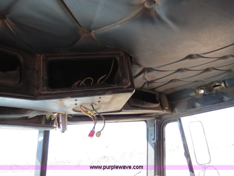 image for item B4654 1995 Freightliner FLD120 semi truck