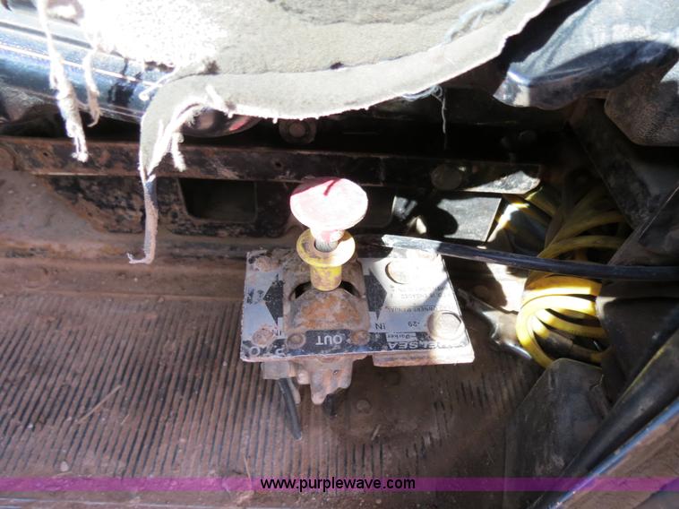 image for item B4654 1995 Freightliner FLD120 semi truck