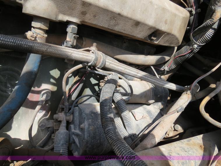 image for item B4654 1995 Freightliner FLD120 semi truck