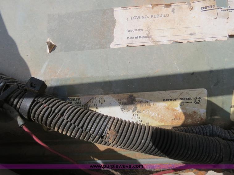 image for item B4654 1995 Freightliner FLD120 semi truck