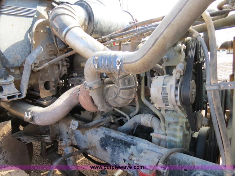 image for item B4654 1995 Freightliner FLD120 semi truck