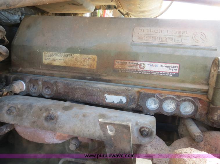 image for item B4654 1995 Freightliner FLD120 semi truck