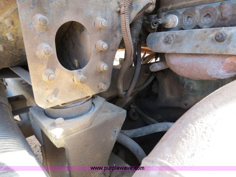 image for item B4654 1995 Freightliner FLD120 semi truck