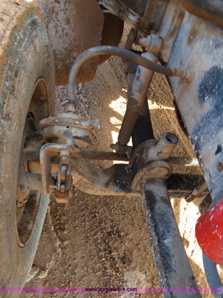 image for item B4654 1995 Freightliner FLD120 semi truck