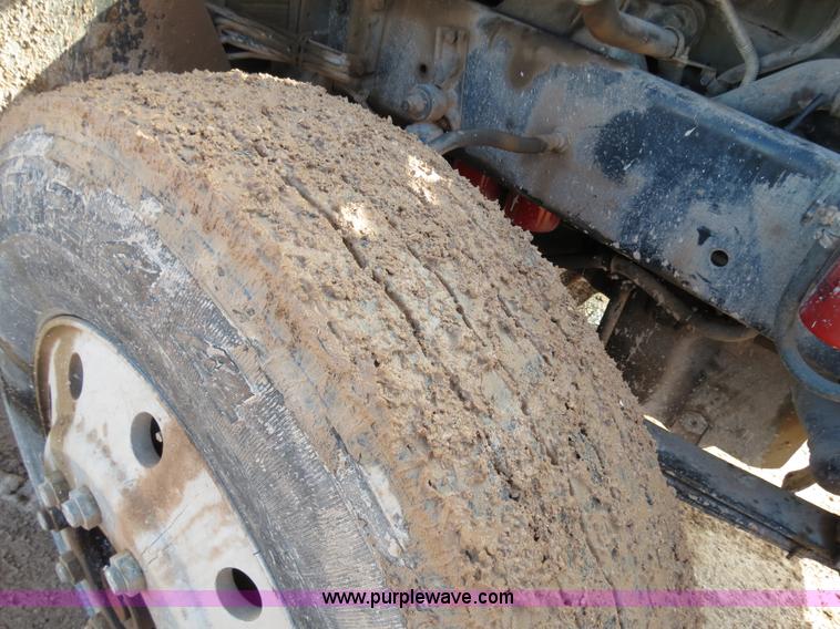 image for item B4654 1995 Freightliner FLD120 semi truck