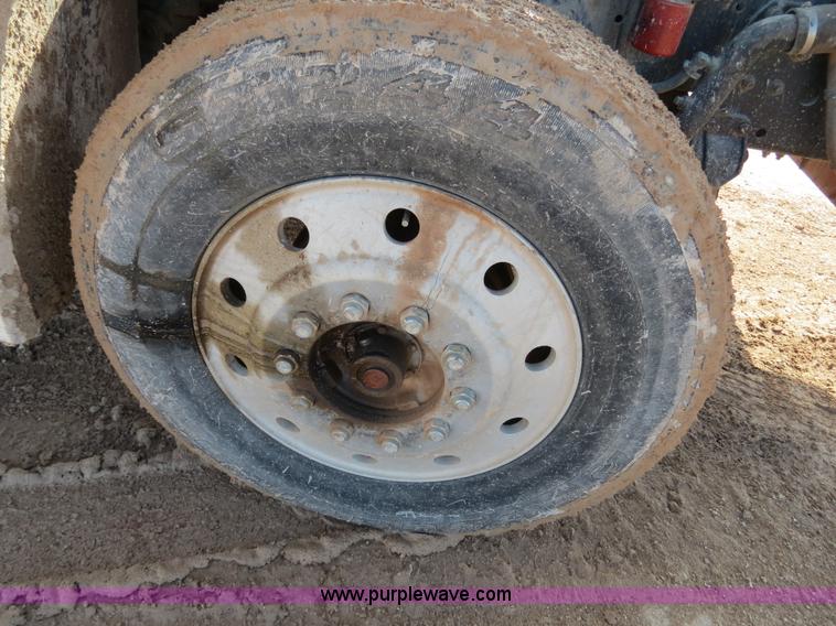 image for item B4654 1995 Freightliner FLD120 semi truck