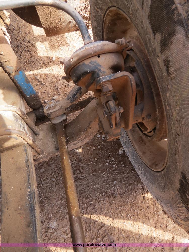 image for item B4654 1995 Freightliner FLD120 semi truck