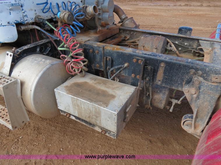 image for item B4654 1995 Freightliner FLD120 semi truck