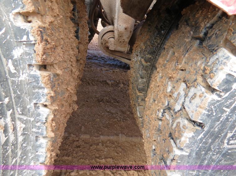 image for item B4654 1995 Freightliner FLD120 semi truck