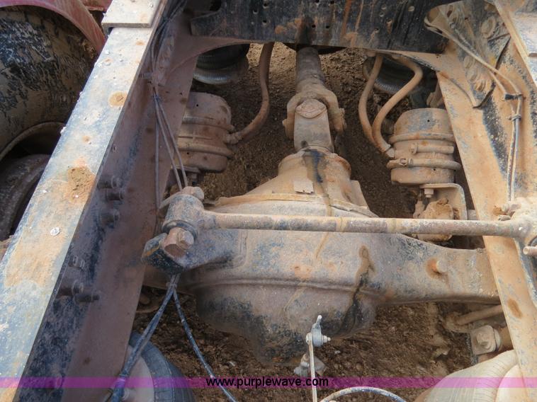 image for item B4654 1995 Freightliner FLD120 semi truck