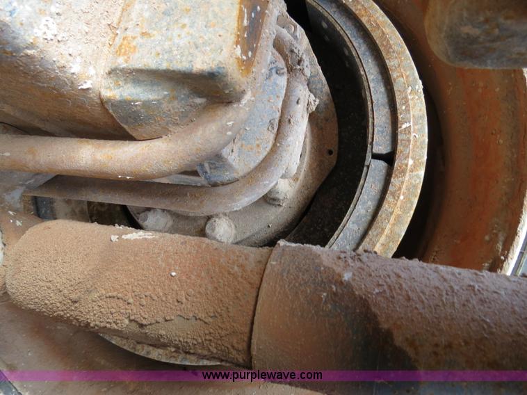 image for item B4654 1995 Freightliner FLD120 semi truck