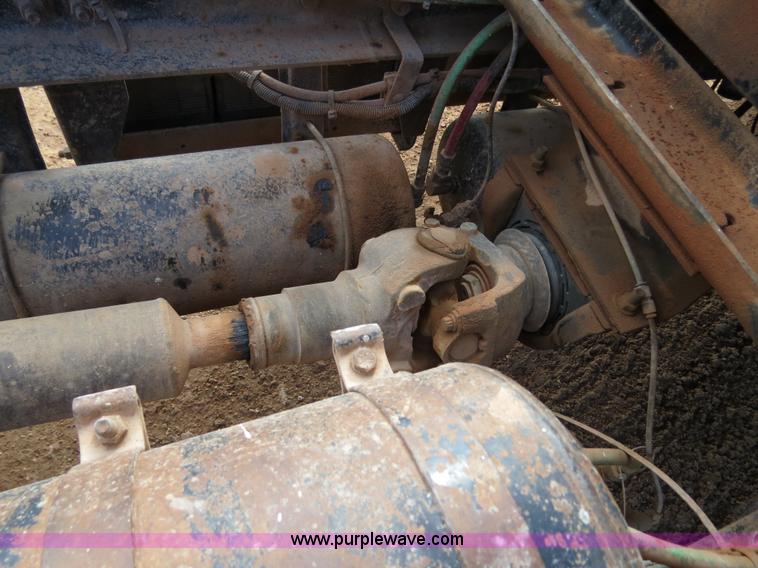 image for item B4654 1995 Freightliner FLD120 semi truck