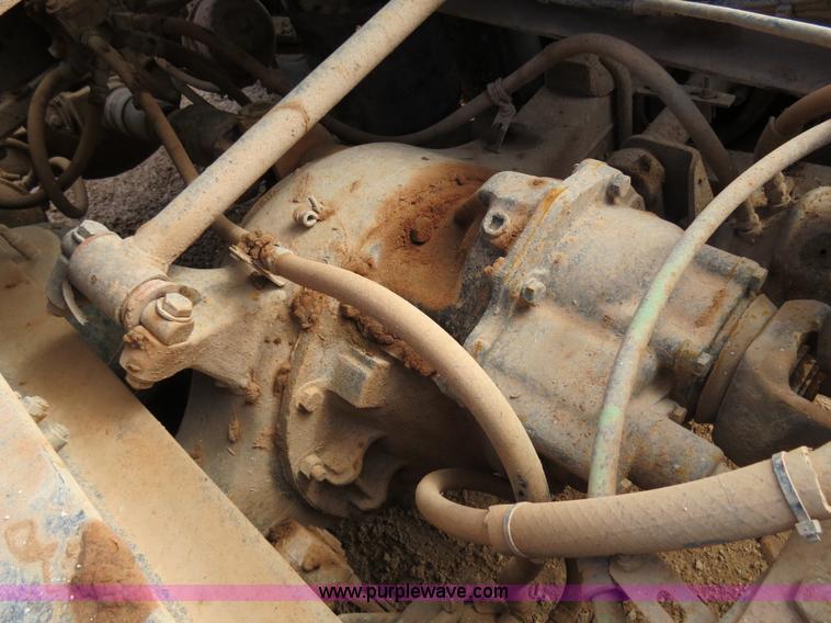 image for item B4654 1995 Freightliner FLD120 semi truck