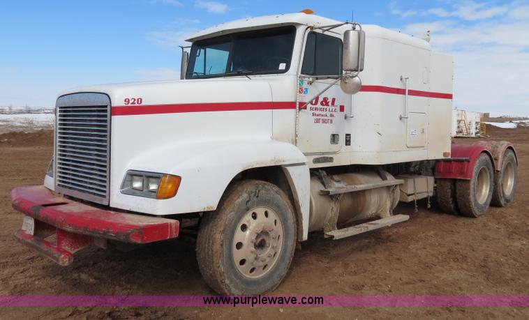 image for item B4655 1995 Freightliner FLD120 semi truck