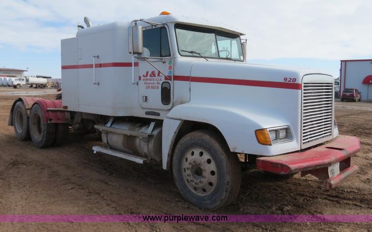 image for item B4655 1995 Freightliner FLD120 semi truck
