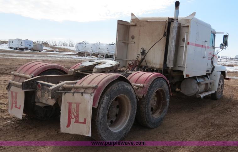 image for item B4655 1995 Freightliner FLD120 semi truck