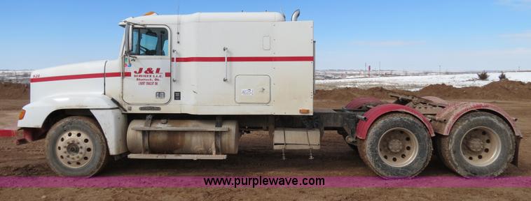 image for item B4655 1995 Freightliner FLD120 semi truck