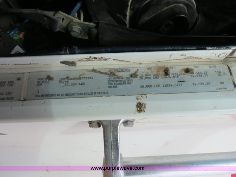 image for item B4655 1995 Freightliner FLD120 semi truck