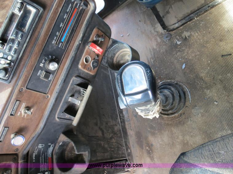 image for item B4655 1995 Freightliner FLD120 semi truck