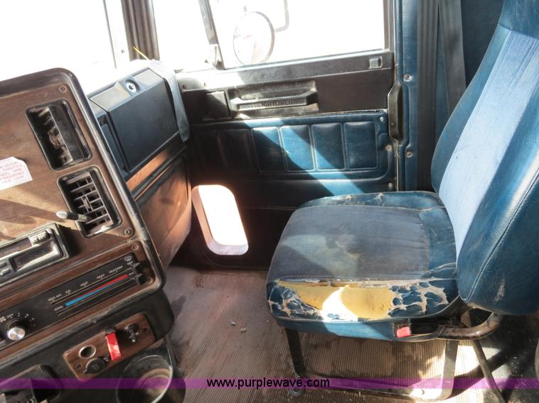 image for item B4655 1995 Freightliner FLD120 semi truck