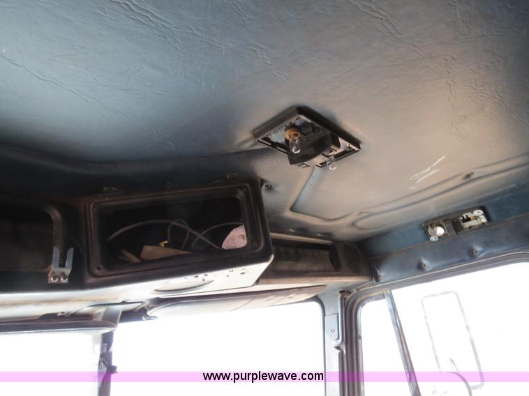 image for item B4655 1995 Freightliner FLD120 semi truck