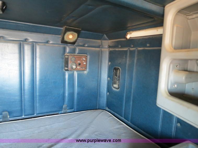 image for item B4655 1995 Freightliner FLD120 semi truck