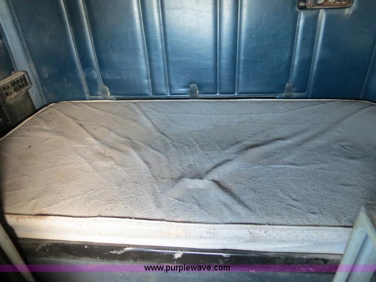 image for item B4655 1995 Freightliner FLD120 semi truck