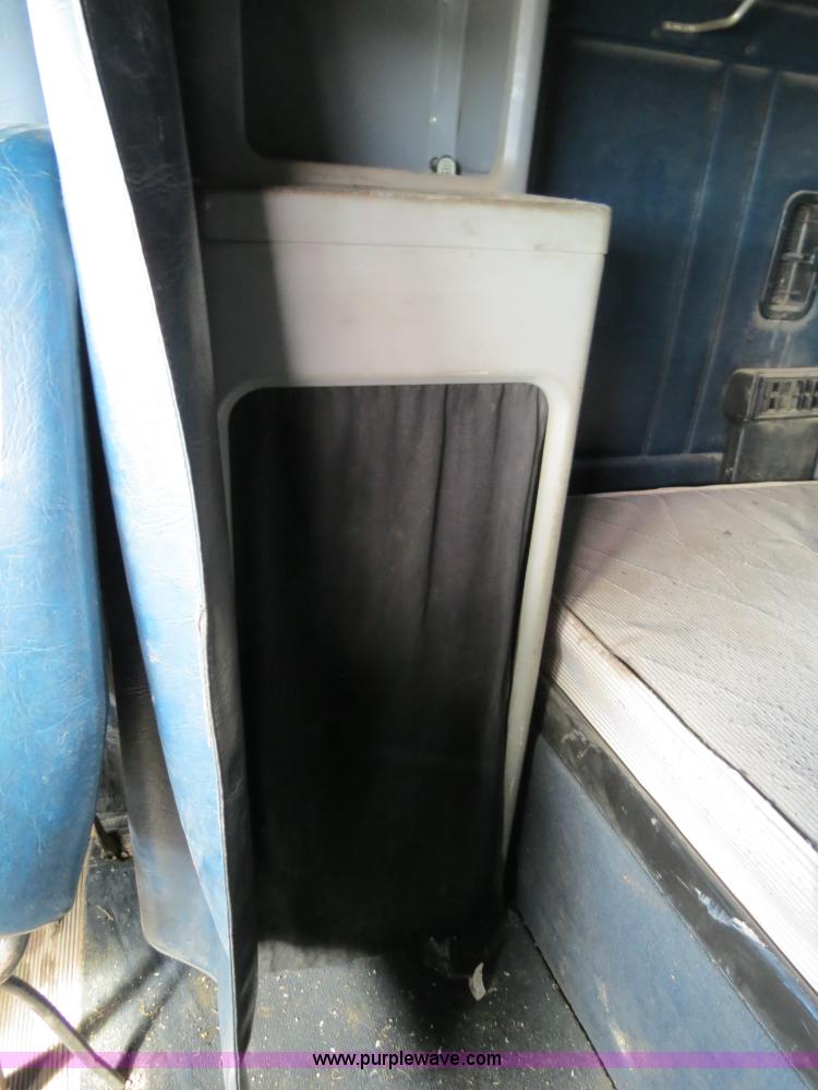 image for item B4655 1995 Freightliner FLD120 semi truck