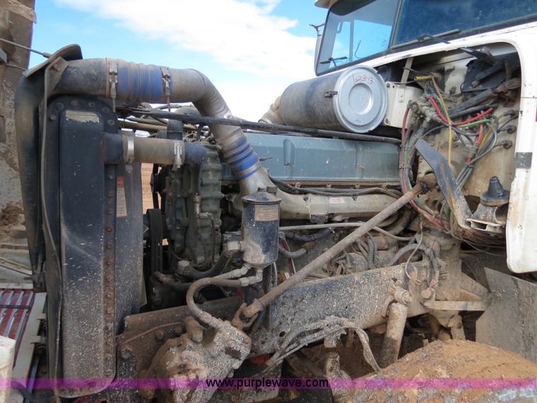 image for item B4655 1995 Freightliner FLD120 semi truck