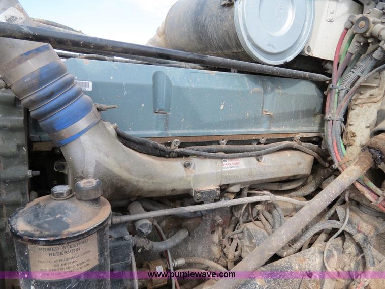 image for item B4655 1995 Freightliner FLD120 semi truck