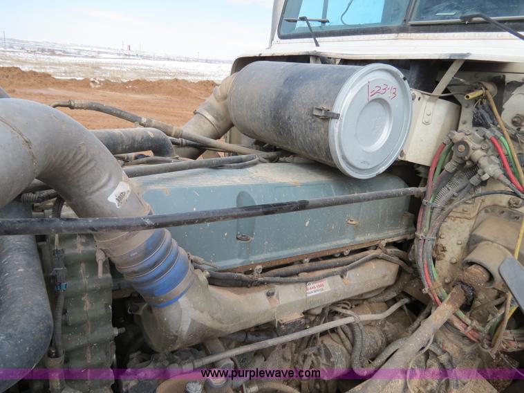 image for item B4655 1995 Freightliner FLD120 semi truck