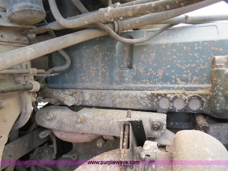 image for item B4655 1995 Freightliner FLD120 semi truck