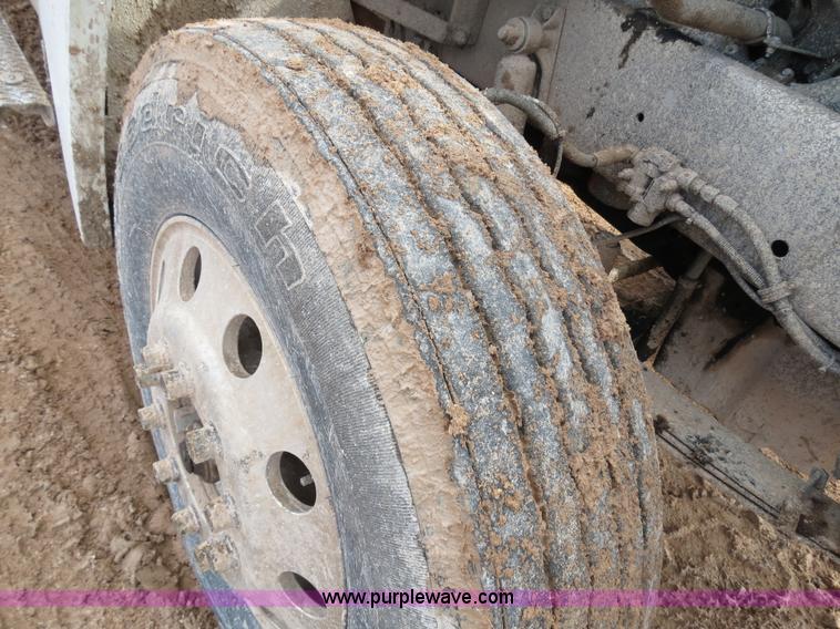 image for item B4655 1995 Freightliner FLD120 semi truck