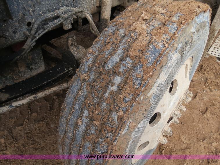 image for item B4655 1995 Freightliner FLD120 semi truck